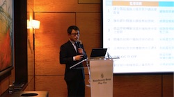Consultant Zheng Hui Chen explained the innovative functions of the Intelligent Financial Product Graphical Tool