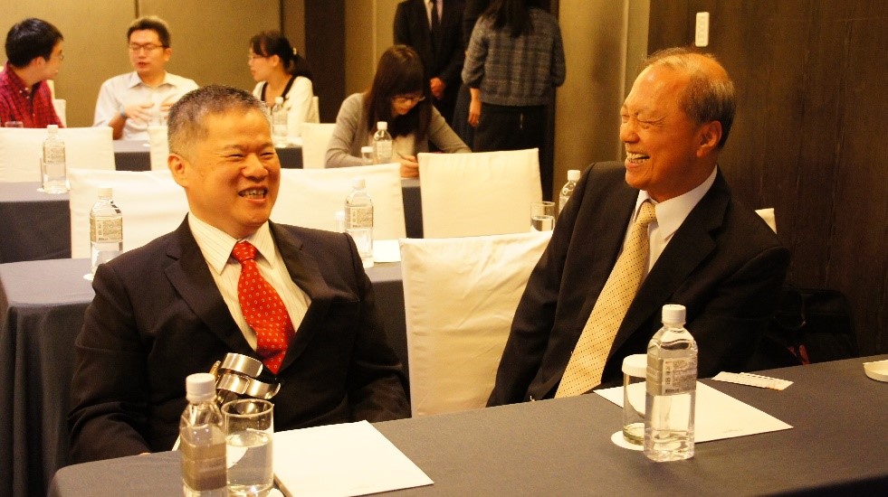 Harry Yu, chairman of Ares (right) and president of Chung-Hua Institution for Economic Research Chung-Shu Wu (left)
