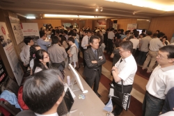 資通電腦在會場展示ciMes電腦應用，吸引眾多來賓駐足詢問。