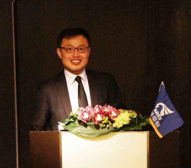 資通陳正暉經理分享「投資組合管理應用 - 衍生性金融商品輕鬆理」議題。