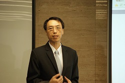 產品經理鄭俊麟為來賓介紹 HCP 如何提升服務品質。