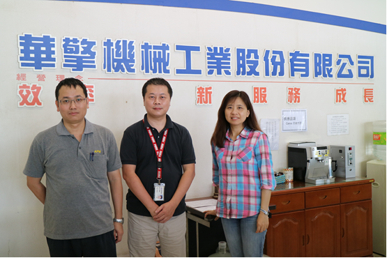 華擎生管課專員余昌煥、動力專案管理部資訊組助理工程師游騰慶與生管課管理師林玫娟（由左至右）
