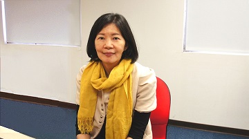 ERP 顧問鄭雅雯運用各種採購情境流程,為財務與倉儲管理人員講解透過 e 化系統加快存貨流動的秘訣。