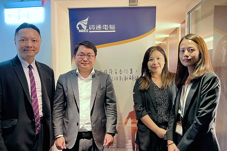 蔡明璋與KPMG講師們合影
