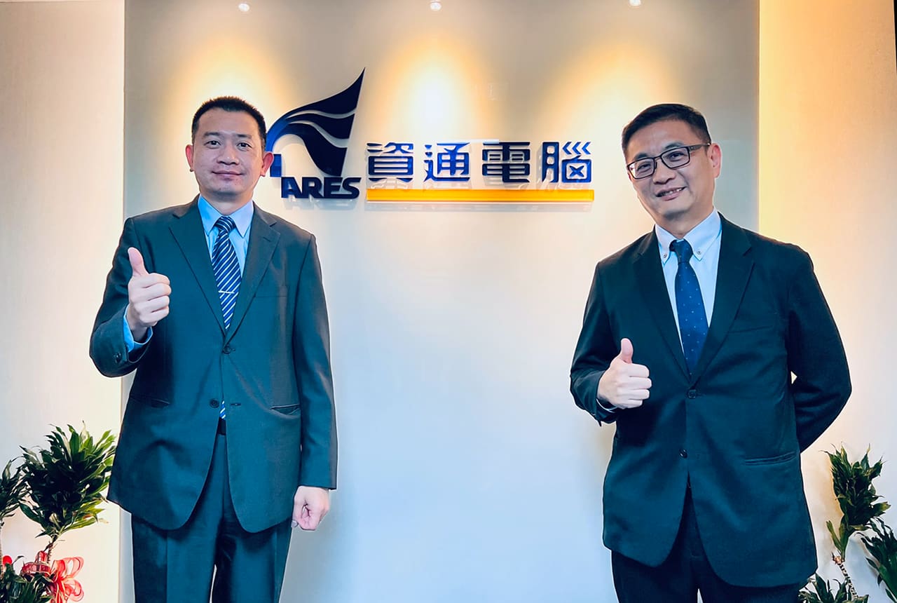 資通電腦業務經理徐康正與台灣科摩多總經理余彩武